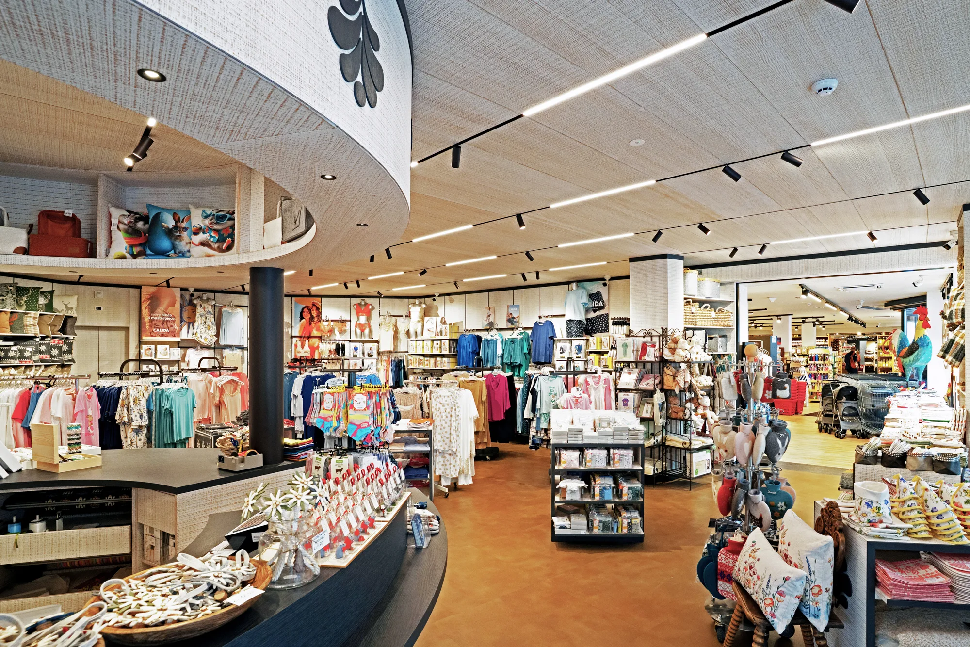 Textile department – home textiles and fashion at Senoner Sartëur in Selva Val Gardena