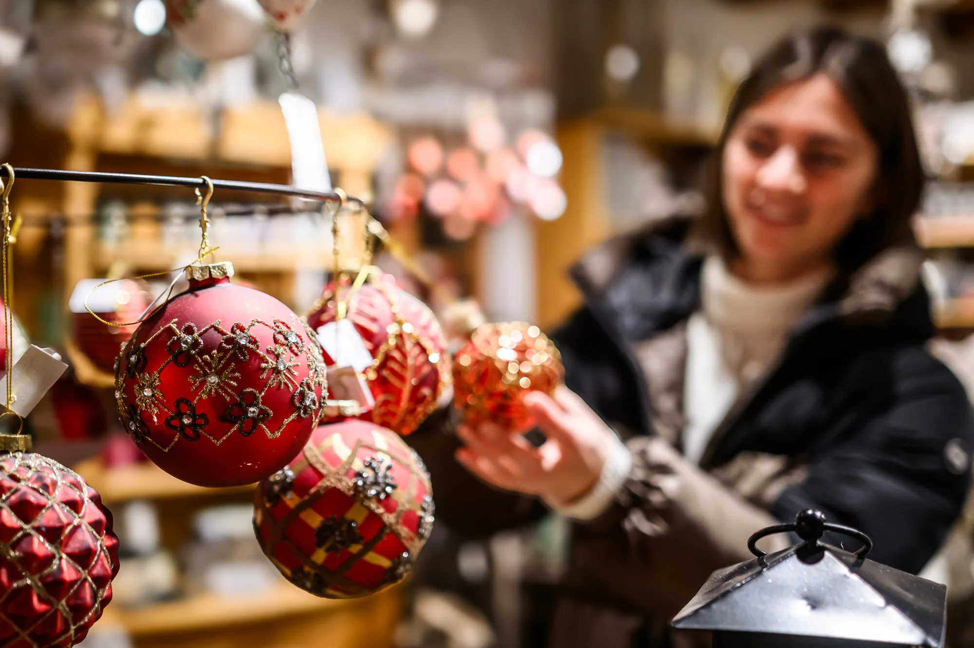 Colourful decorative figures and seasonal accessories in Selva Val Gardena